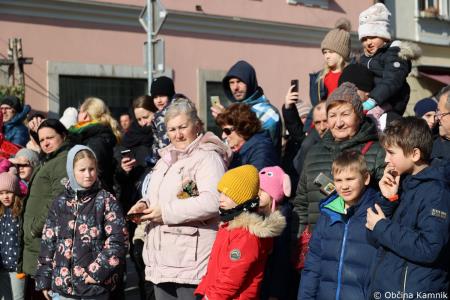 Kamnik so obiskali koranti iz Zamušanov pri Ptuju in v mestno jedro privabili nepregledno množico, željno ogleda tradicionalne pustne šege (53)